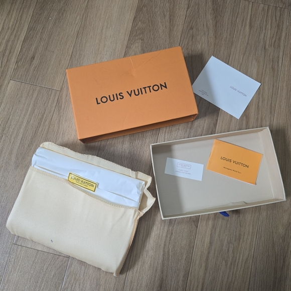 Louis Vuitton gift box - Picture 2 of 5